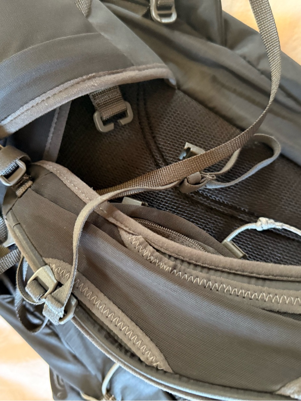 Lululemon All Sport Backpack 28L Black Hiking Daypack Hydration EUC, unisex - Picture 6 of 10